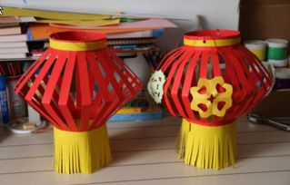 用手工色紙怎么搞簡單的不用折太多部的燈籠